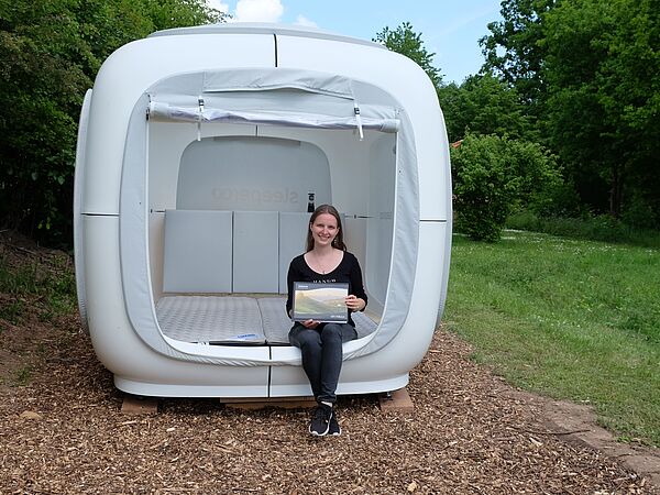 Mitarbeiterin Laura Gonschorek, zuständig für touristische Angebote auf Gut Herbigshagen, präsentiert die neue Übernachtungsmöglichkeit. Mitarbeiterin Laura Gonschorek, zuständig für touristische Angebote auf Gut Herbigshagen, präsentiert die neue Übernachtungsmöglichkeit.
