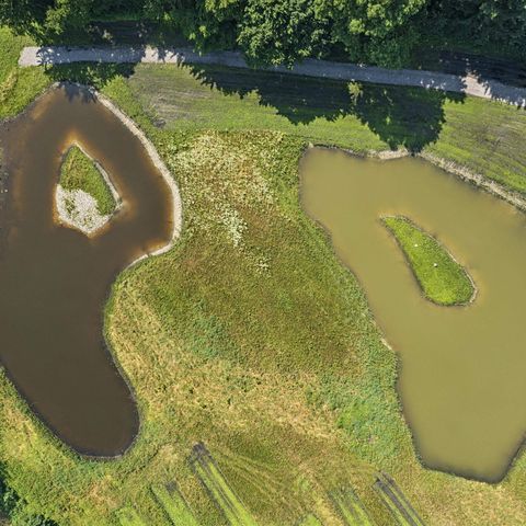 Zwei Weiher aus der Vogelperspektive