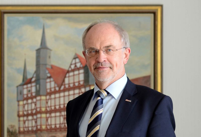 Wolfgang Nolte war von 1988 bis 2001 Stadtdirektor und von 2001 bis 2019 Bürgermeister der Stadt Duderstadt. Er begleitet die Heinz Sielmann Stiftung seit ihrer Gründung und ist stellvertretender Vorsitzender des Stiftungsrats. 