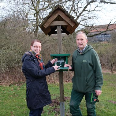 Installation der neuen Stempelstelle der Harzer Wandernadel auf Gut Herbigshagen.