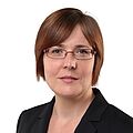 Antje Hagemeister mit Brille und Blazer