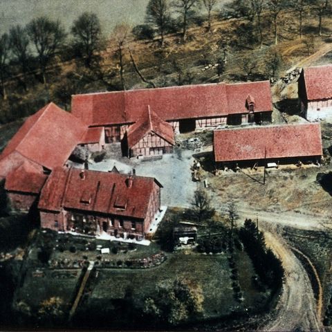 Historische Luftaufnahme des Stiftungssitzes Gut Herbigshagen