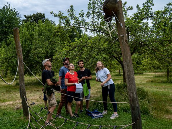 Die Spielakteure lösen knifflige Rätsel.